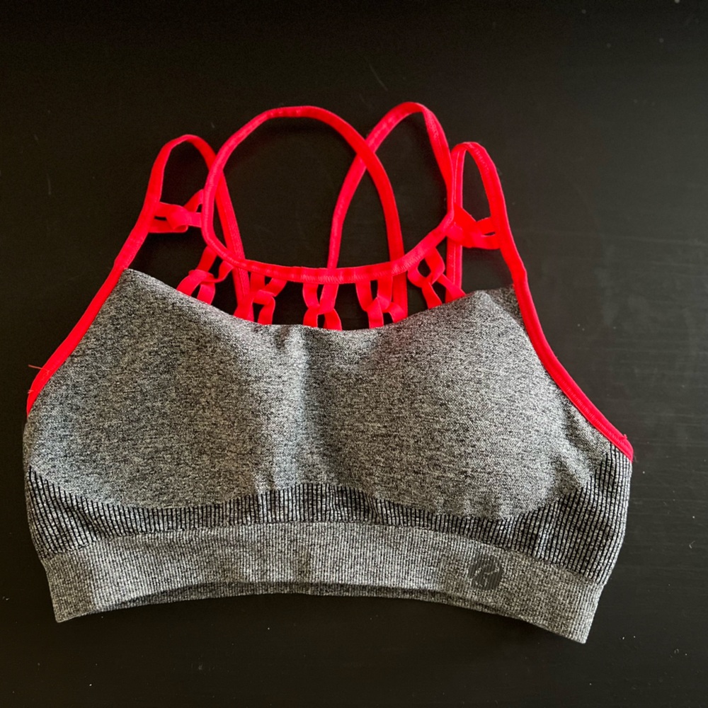 NWOT BALLY TOTAL FITNESS SPORT BRA. SIZE SMALL